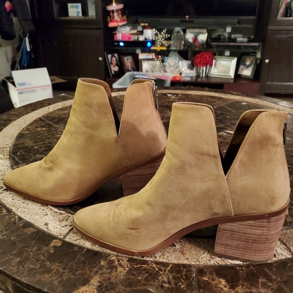 BP. Nordstrom Brice Notched Antiqued-Tan Suede Ankle Bootie 12 - Picture 3 of 11